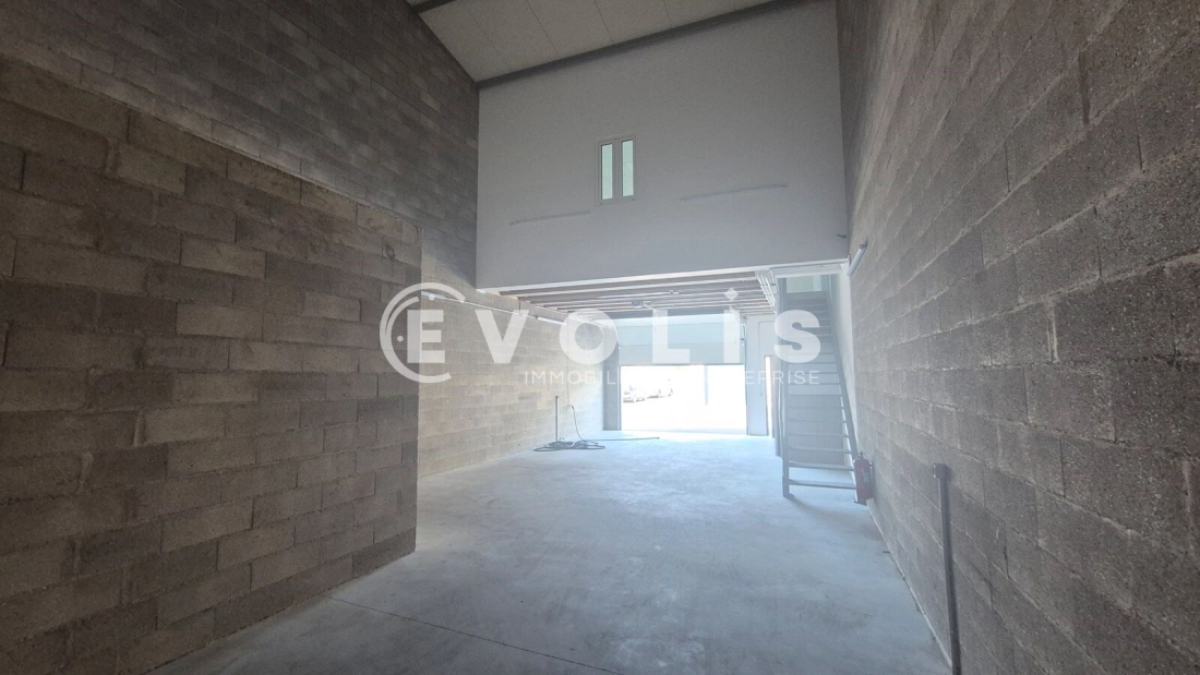 Photo 6 – location Entrepôts / activités	OZOIR LA FERRIERE (77330)