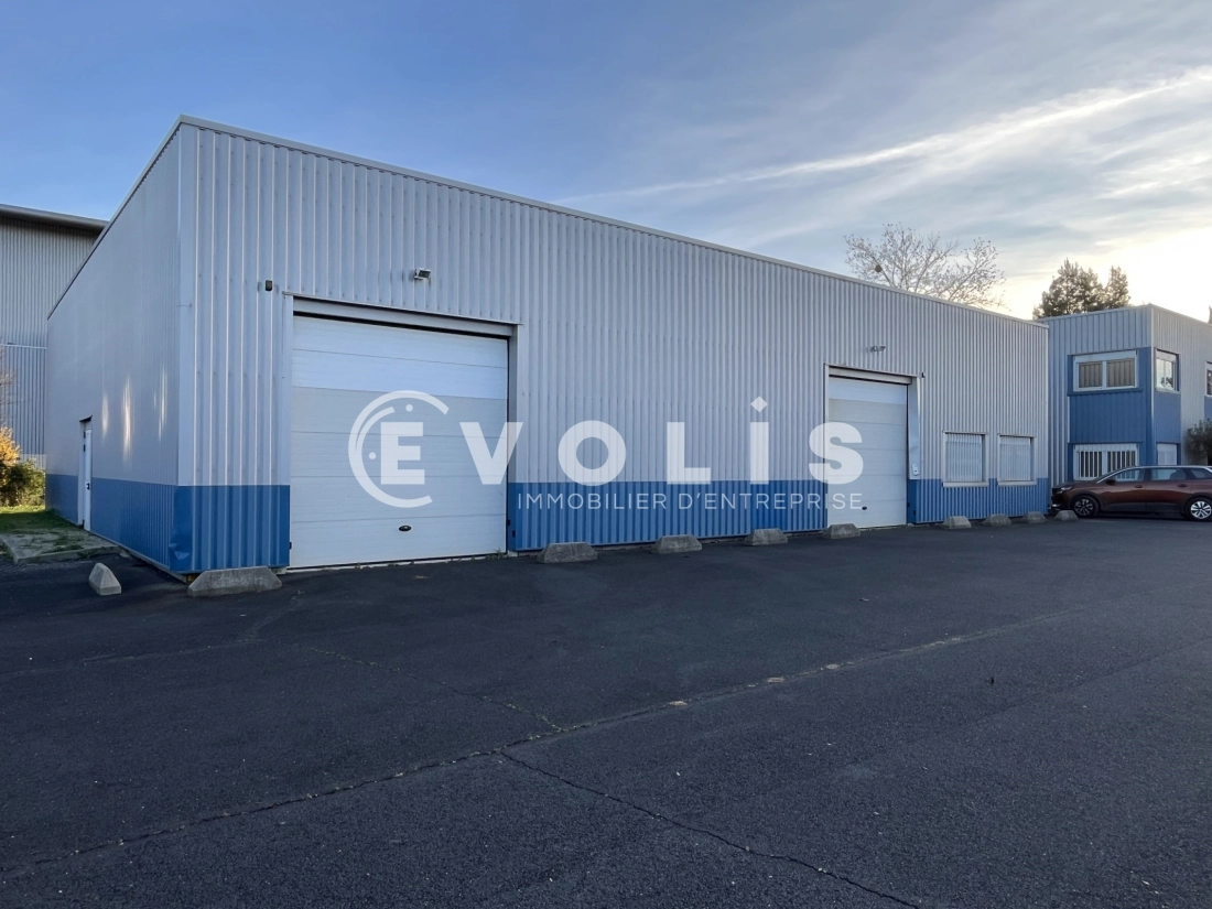 Photo 1 – location Entrepôts / activités	GALLARGUES LE MONTUEUX (30660)