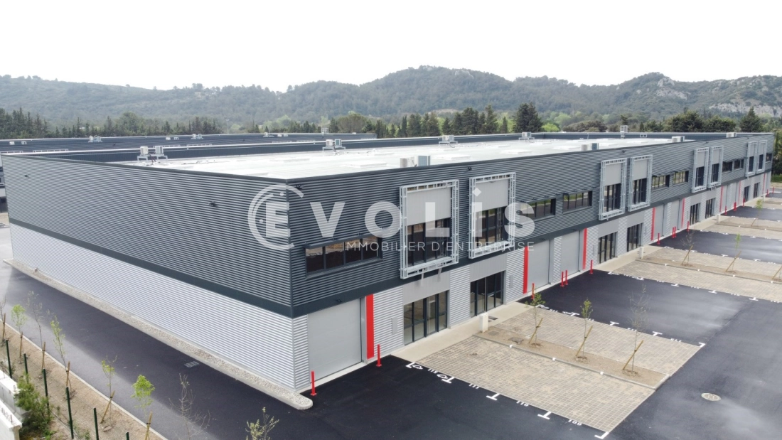 Photo 3 – location Entrepôts / activités	VILLENEUVE LES AVIGNON (30400)
