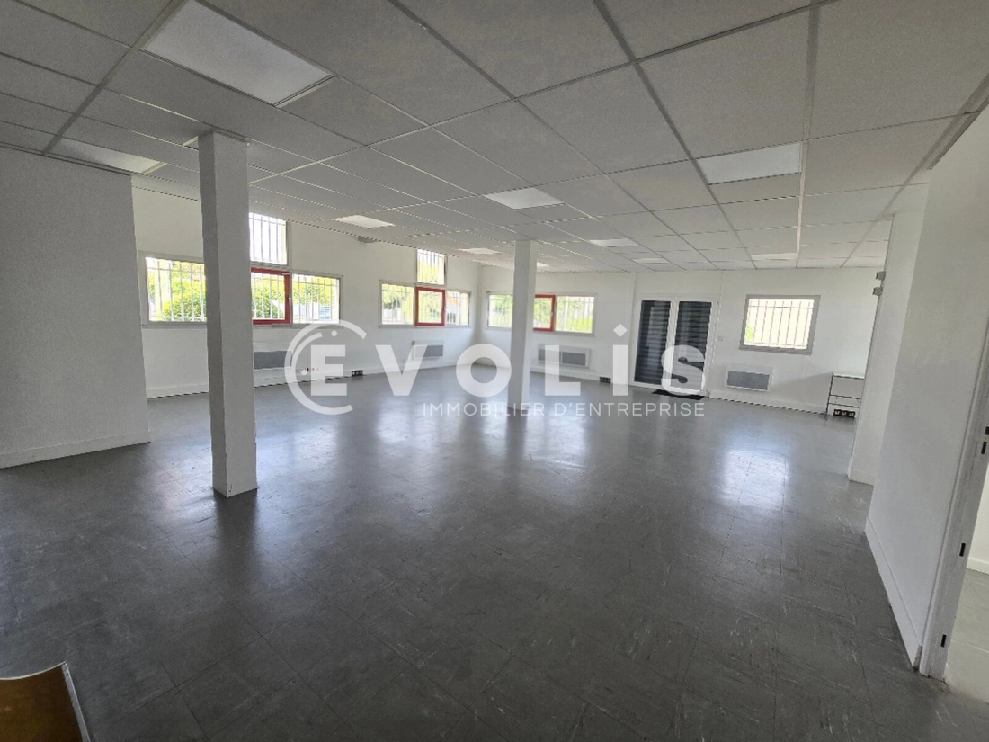 Photo 2 – location Entrepôts / activités	CHAMPLAN (91160)