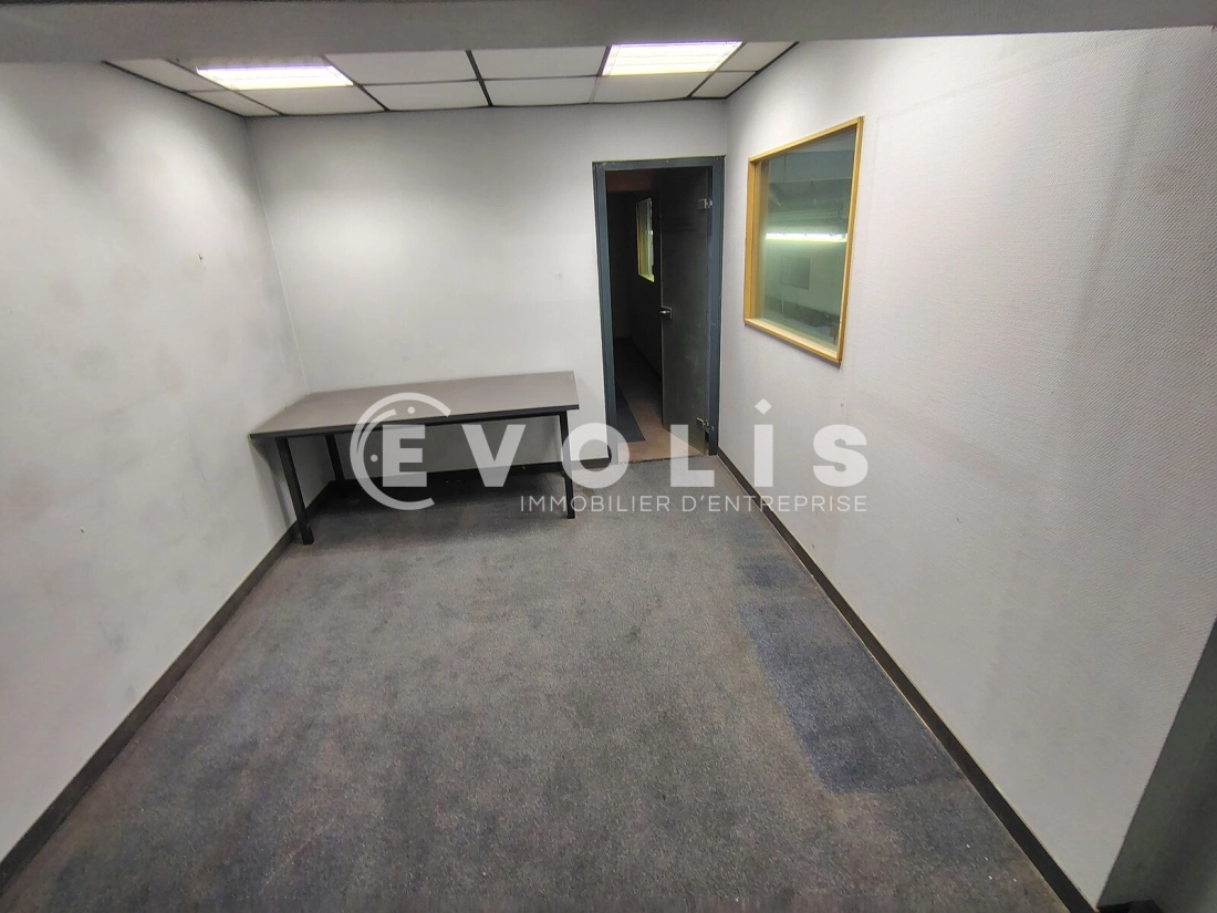 Photo 7 – location Entrepôts / activités	NOISY LE SEC (93130)