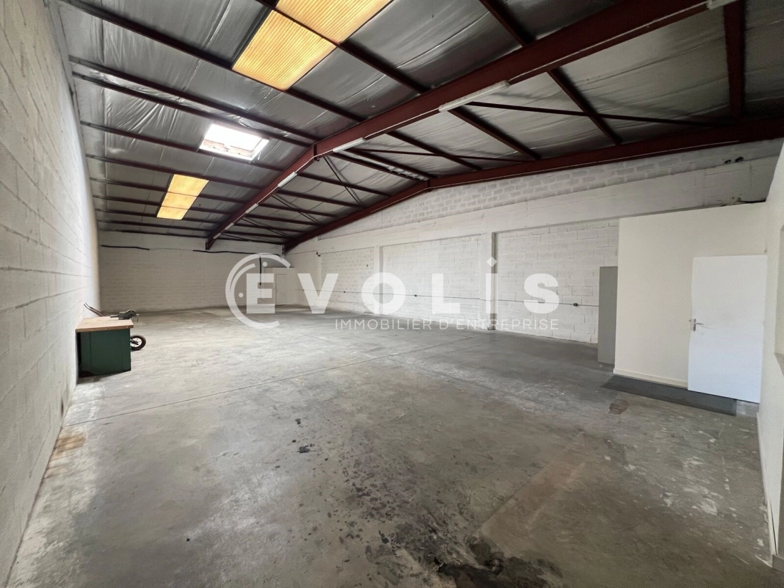 Photo 4 – vente Entrepôts / activités	SAINT PRIEST (69800)