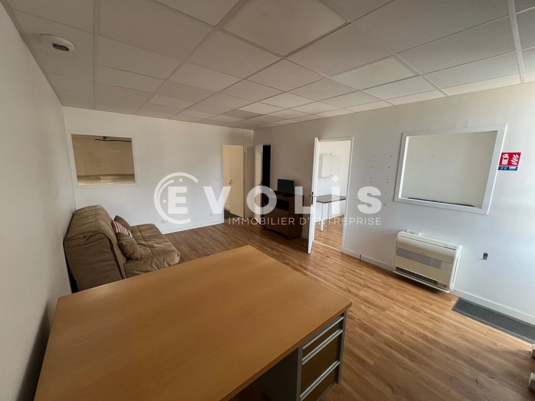 Photo 8 – vente Entrepôts / activités	SAINT PRIEST (69800)