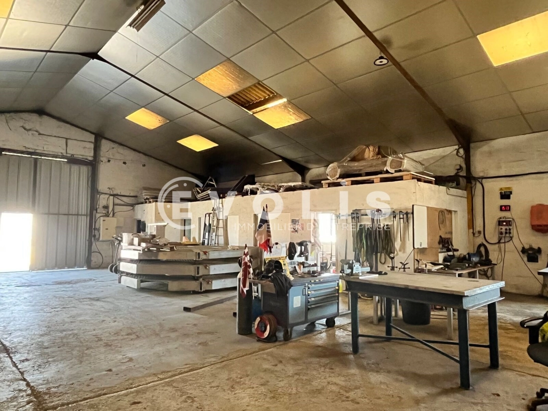 Photo 8 – location Entrepôts / activités	IZON (33450)