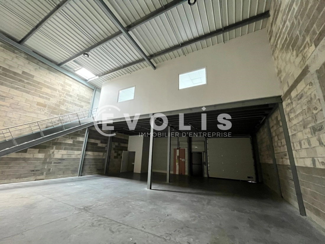 Photo 2 – location Entrepôts / activités	AMBARES ET LAGRAVE (33440)