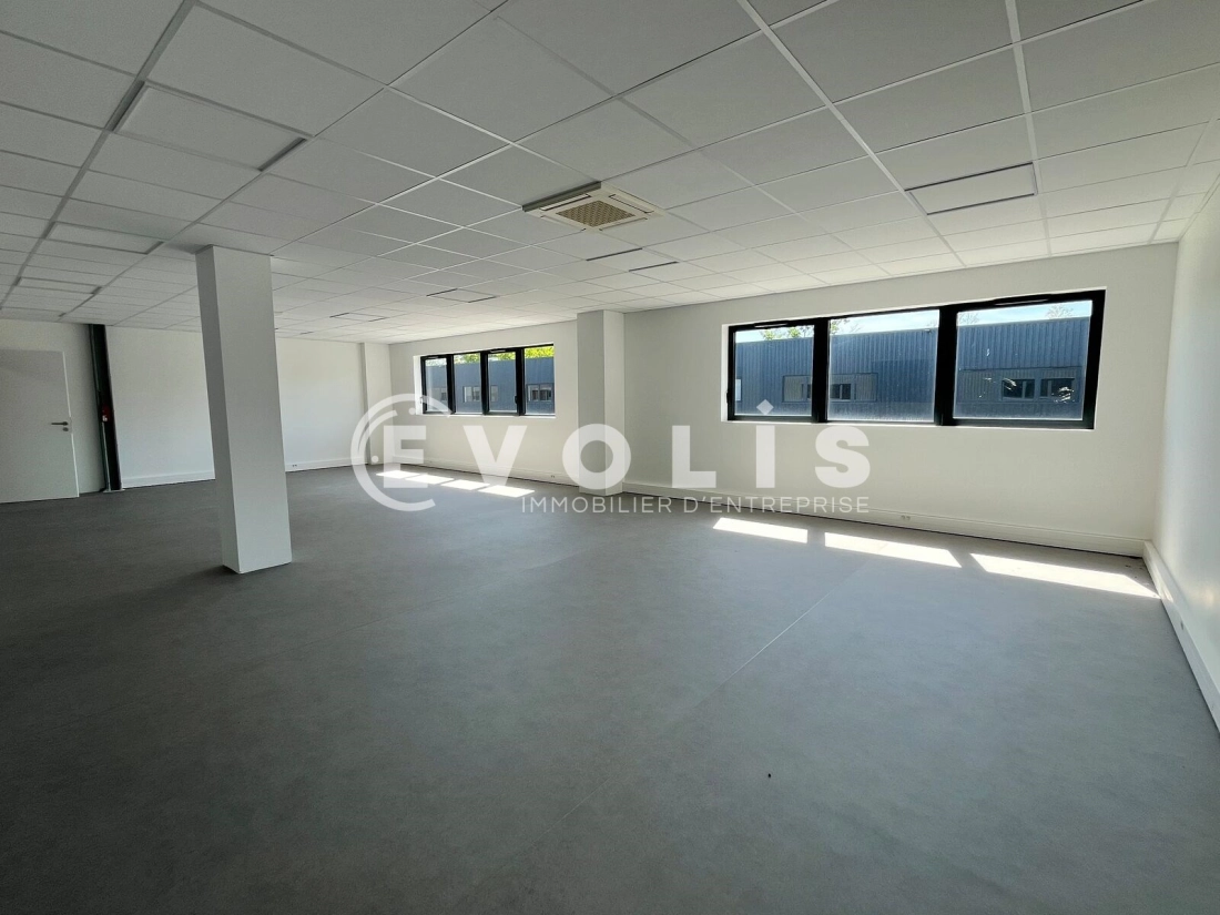 Photo 8 – location Entrepôts / activités	AMBARES ET LAGRAVE (33440)