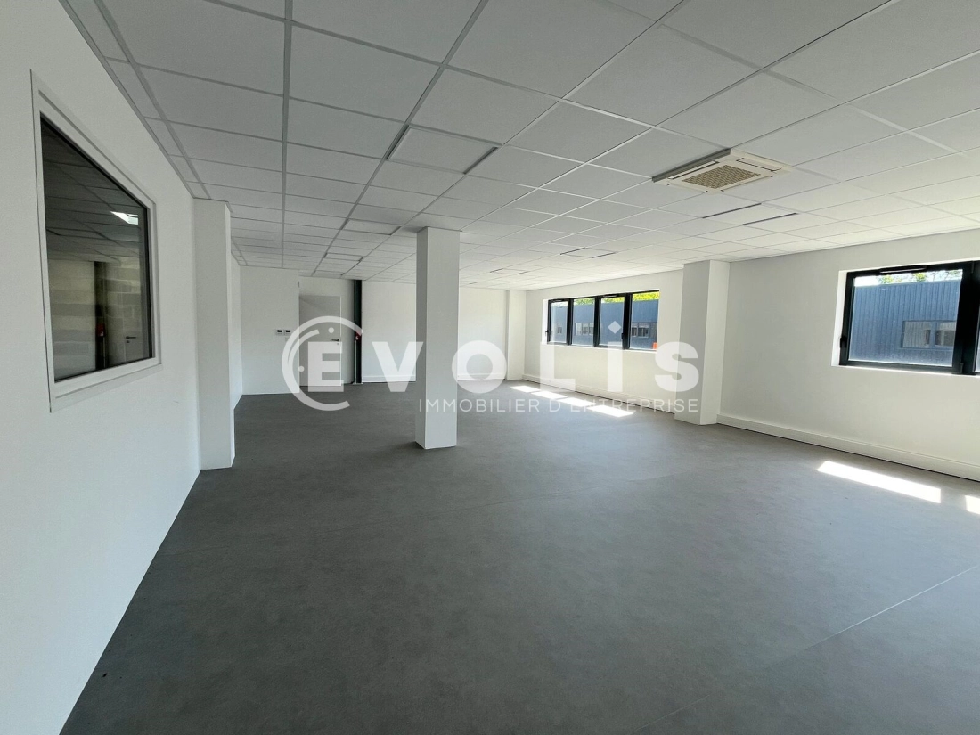 Photo 9 – location Entrepôts / activités	AMBARES ET LAGRAVE (33440)