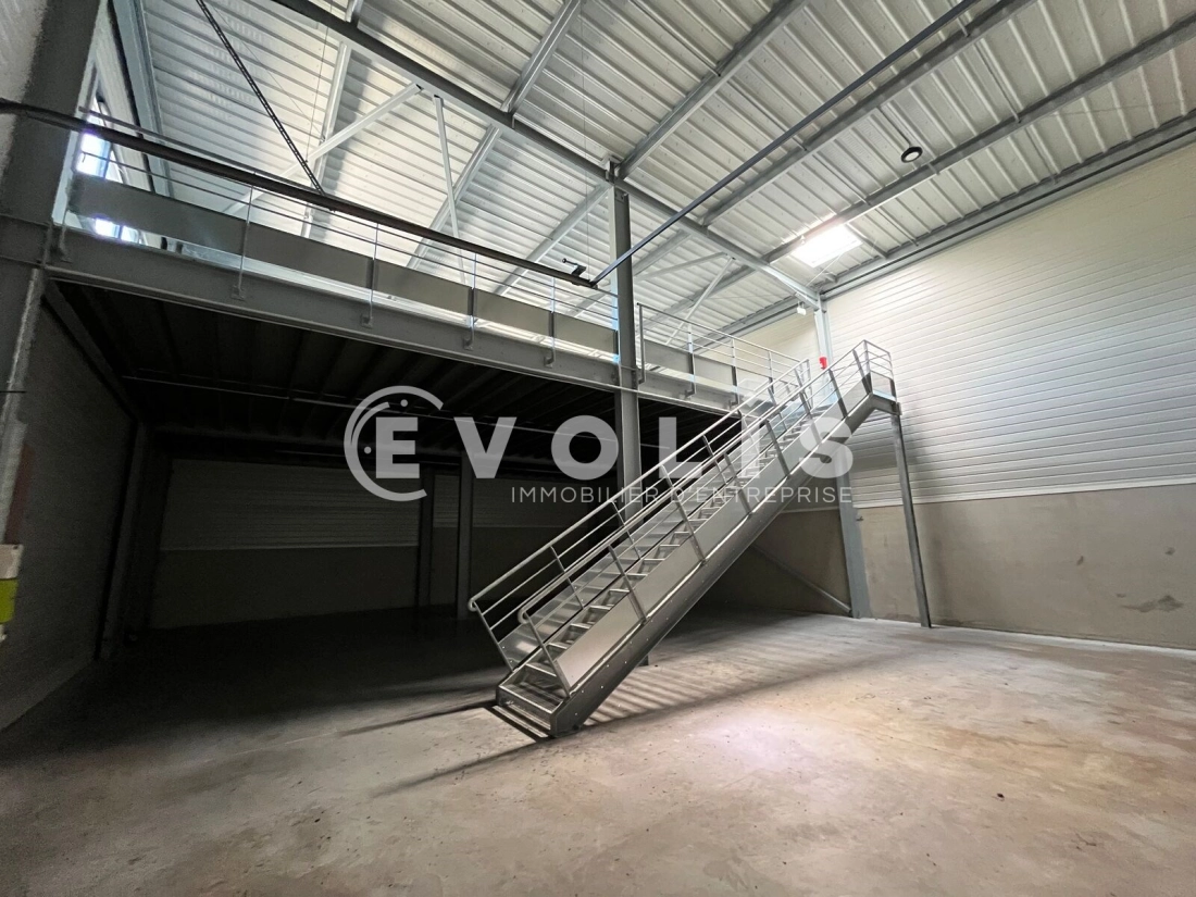 Photo 3 – location Entrepôts / activités	AMBARES ET LAGRAVE (33440)