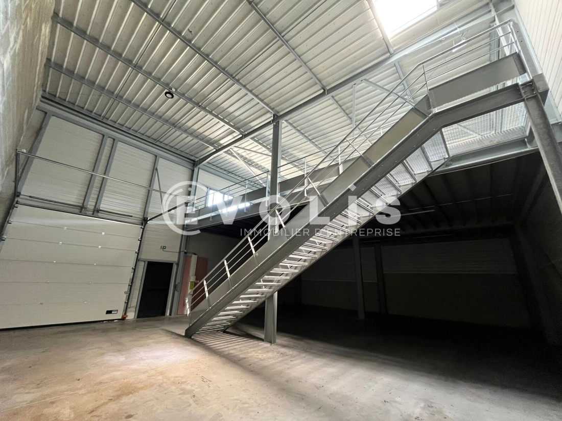 Photo 4 – location Entrepôts / activités	AMBARES ET LAGRAVE (33440)