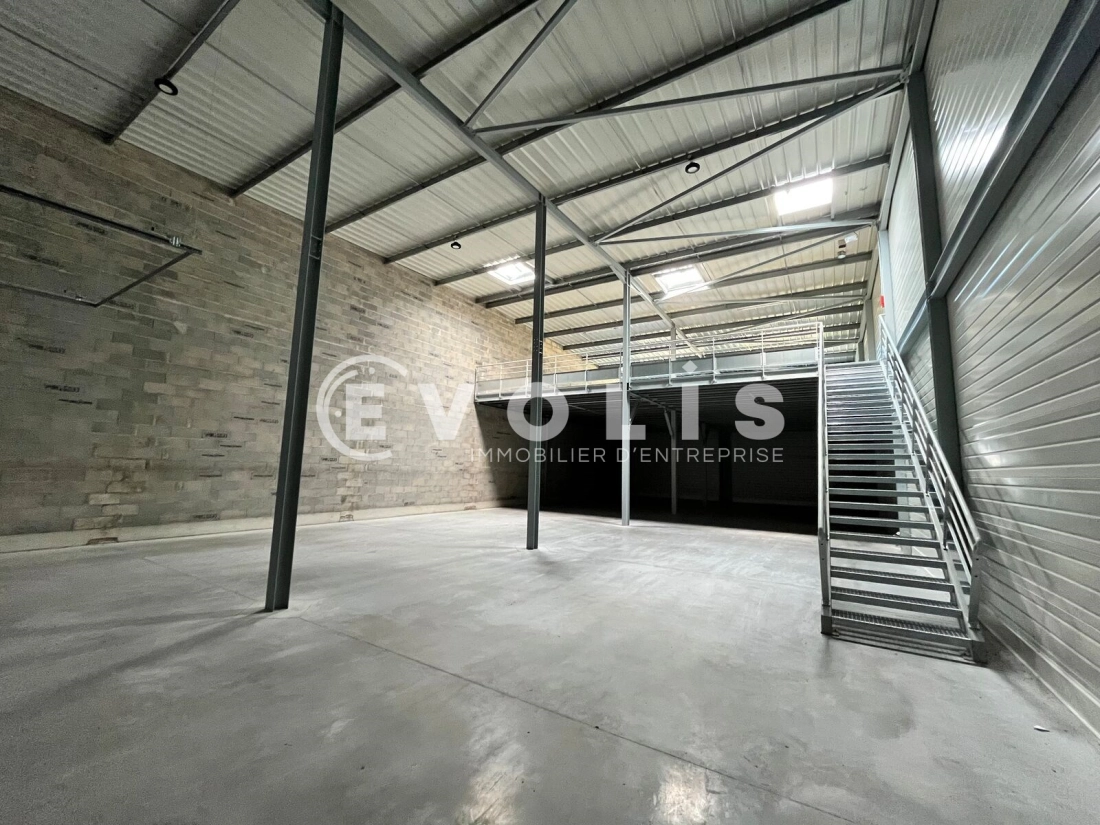 Photo 1 – location Entrepôts / activités	AMBARES ET LAGRAVE (33440)