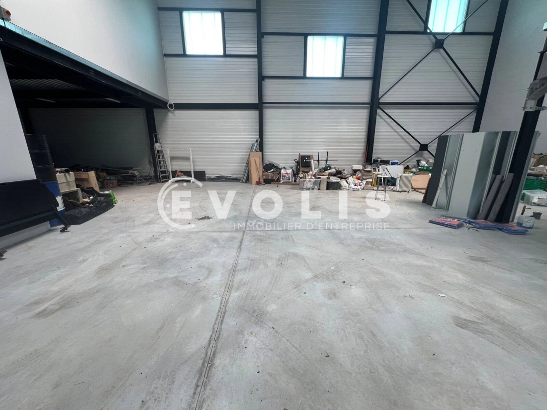 Photo 1 – location Entrepôts / activités	COURTRY (77181)