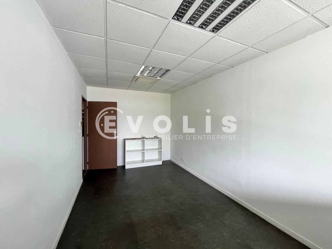 Photo 13 – location Entrepôts / activités	EYSINES (33320)