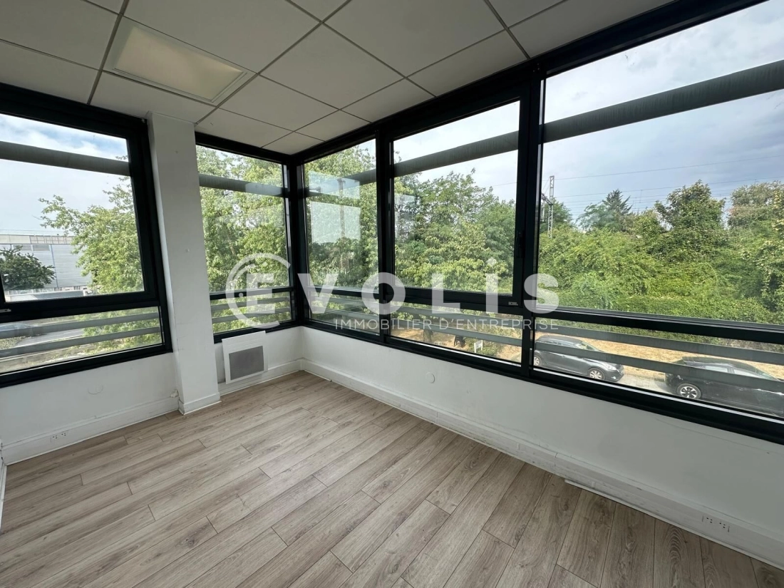 Photo 11 – location Entrepôts / activités	GENNEVILLIERS (92230)