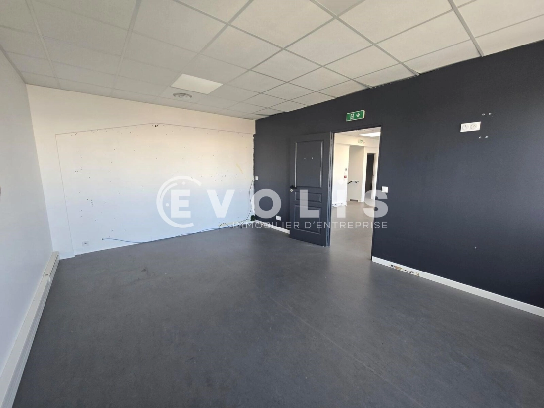 Photo 11 – location Entrepôts / activités	VILLEBON SUR YVETTE (91140)