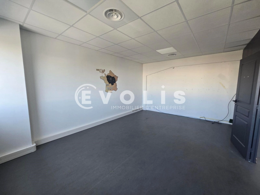 Photo 8 – location Entrepôts / activités	VILLEBON SUR YVETTE (91140)