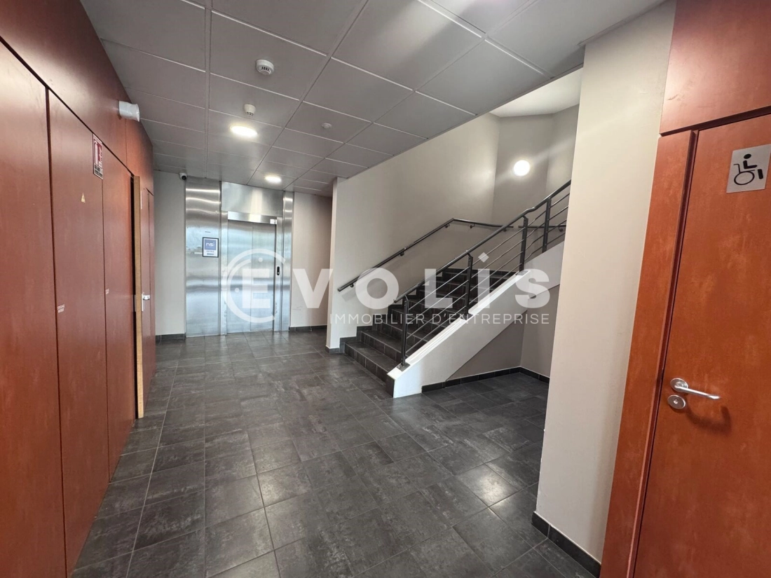 Photo 2 – location bureaux	SAINT PRIEST (69800)