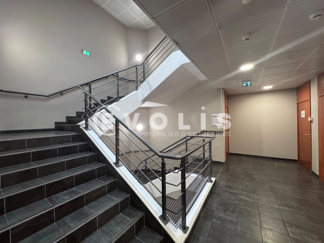 Photo 3 – location bureaux	SAINT PRIEST (69800)