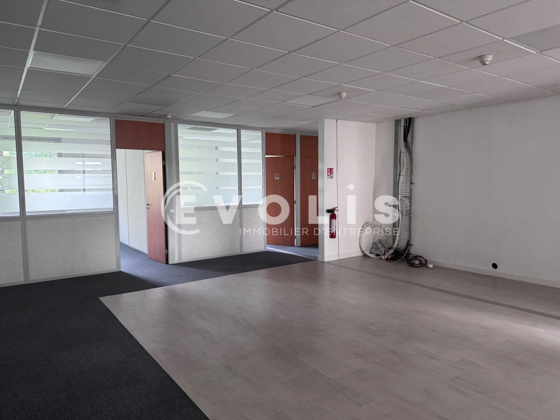 Photo 5 – location bureaux	SAINT PRIEST (69800)
