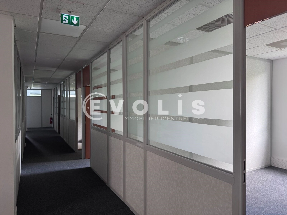 Photo 9 – location bureaux	SAINT PRIEST (69800)