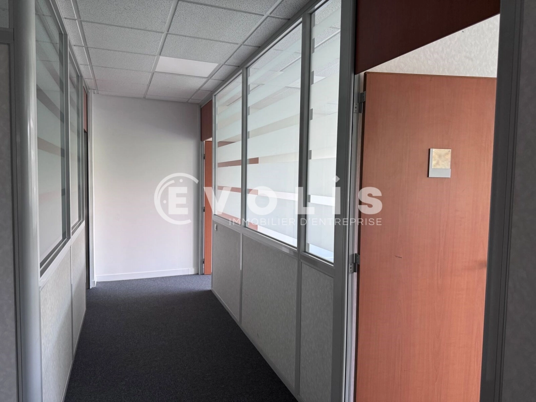 Photo 10 – location bureaux	SAINT PRIEST (69800)