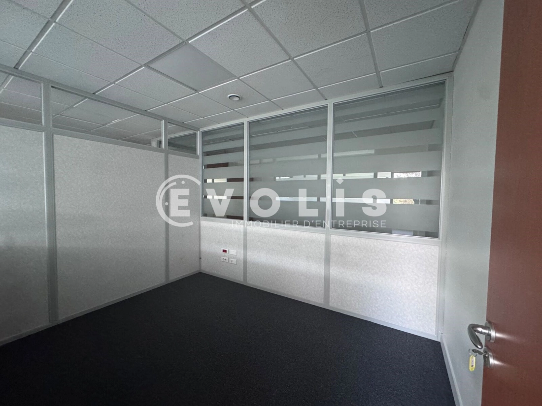 Photo 12 – location bureaux	SAINT PRIEST (69800)