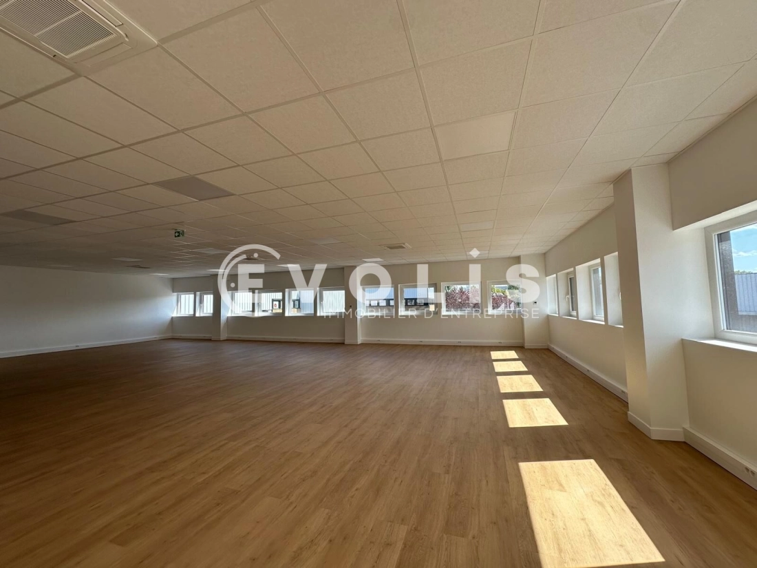 Photo 15 – location Entrepôts / activités	VILLENEUVE LA GARENNE (92390)