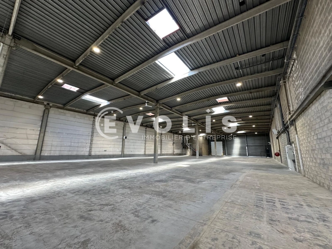 Photo 2 – location Entrepôts / activités	VILLENEUVE LA GARENNE (92390)