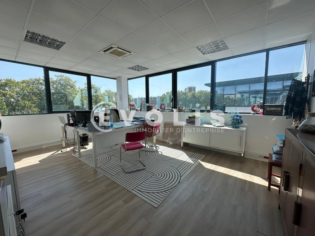 Photo 1 – location bureaux	VILLENEUVE LA GARENNE (92390)