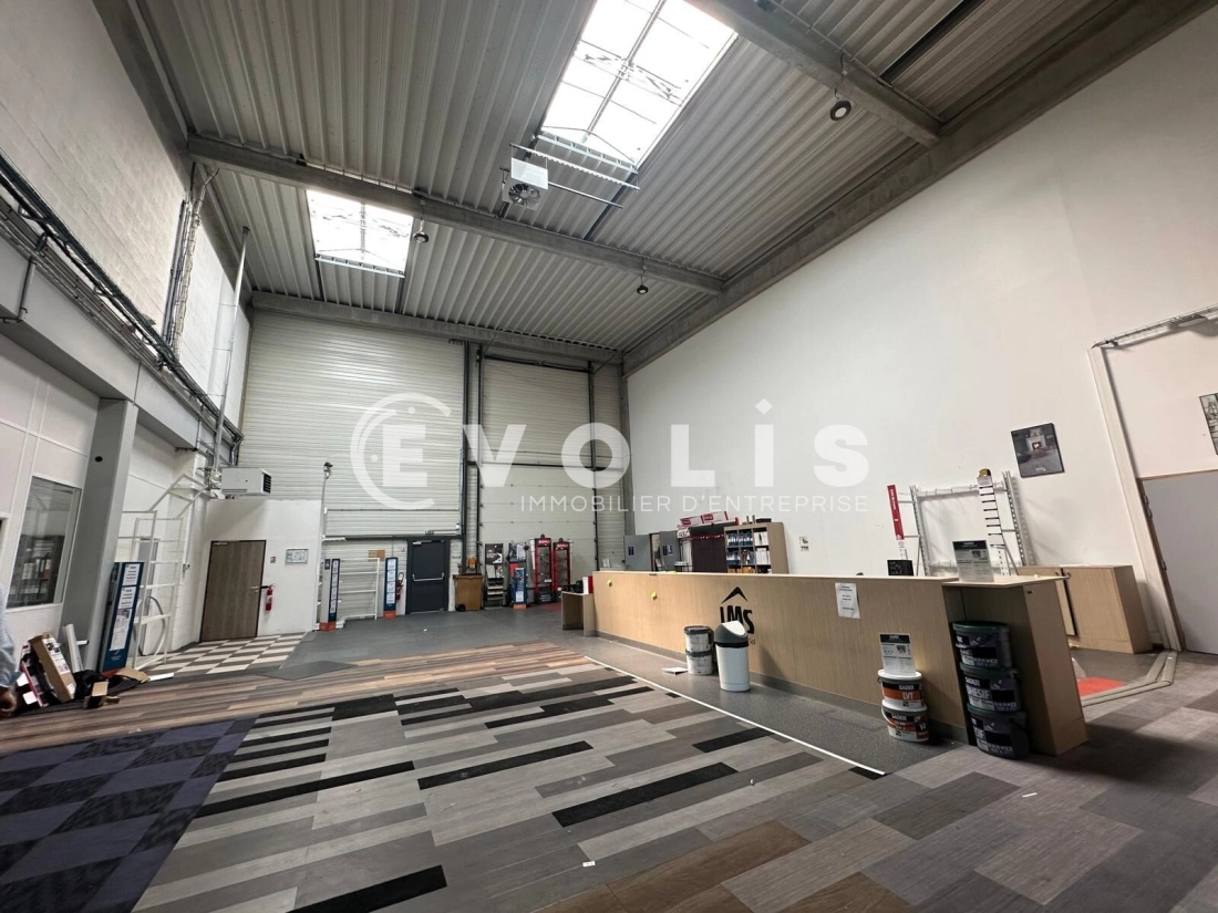 Photo 2 – location Entrepôts / activités	VILLENEUVE LA GARENNE (92390)