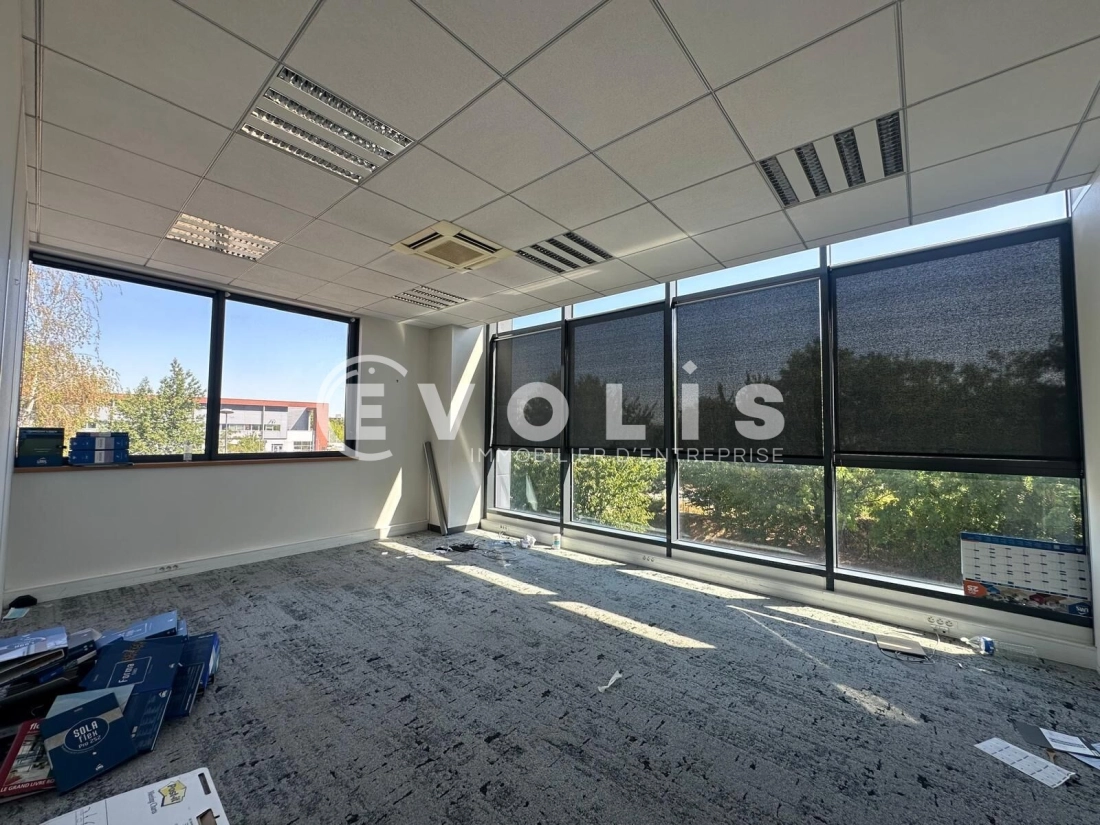 Photo 8 – location Entrepôts / activités	VILLENEUVE LA GARENNE (92390)