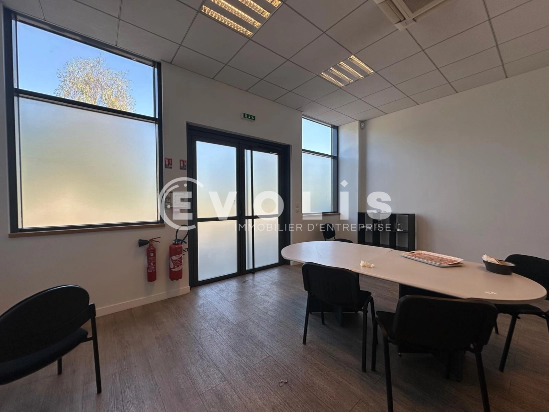 Photo 9 – location Entrepôts / activités	VILLENEUVE LA GARENNE (92390)