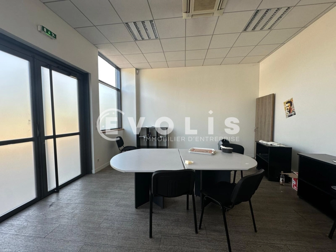 Photo 11 – location Entrepôts / activités	VILLENEUVE LA GARENNE (92390)