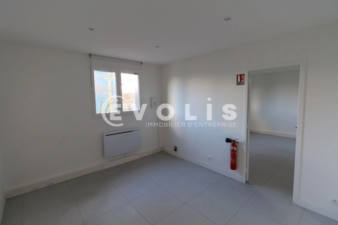 Photo 2 – location Entrepôts / activités	MOISSY CRAMAYEL (77550)