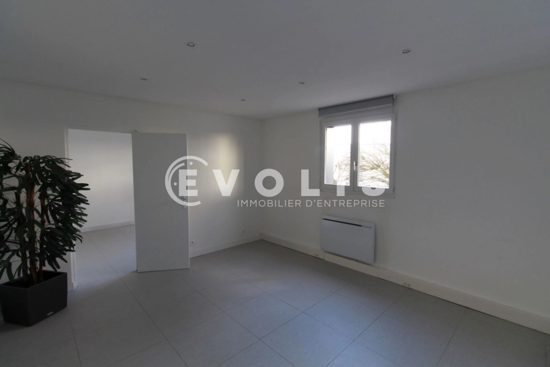 Photo 3 – location Entrepôts / activités	MOISSY CRAMAYEL (77550)