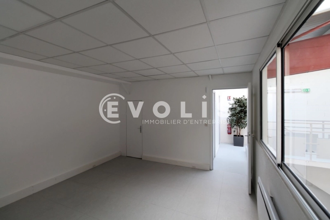 Photo 4 – location Entrepôts / activités	MOISSY CRAMAYEL (77550)