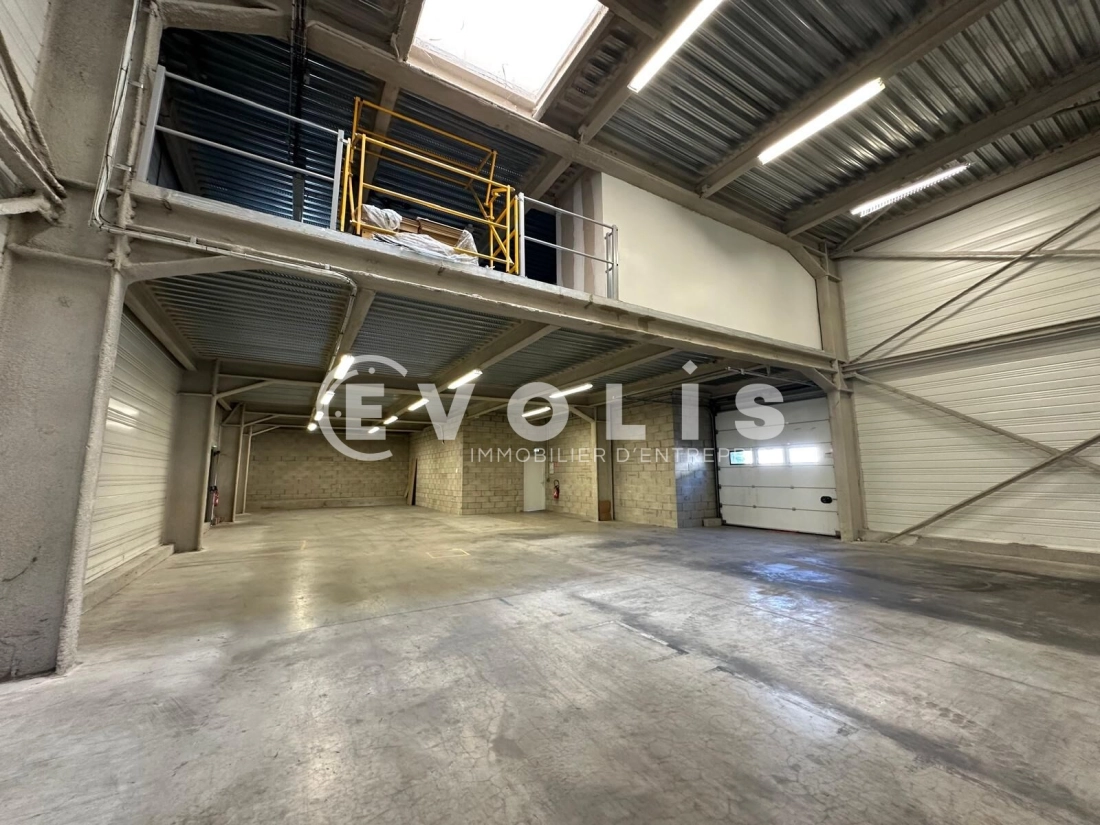 Photo 2 – location Entrepôts / activités	NANTERRE (92000)