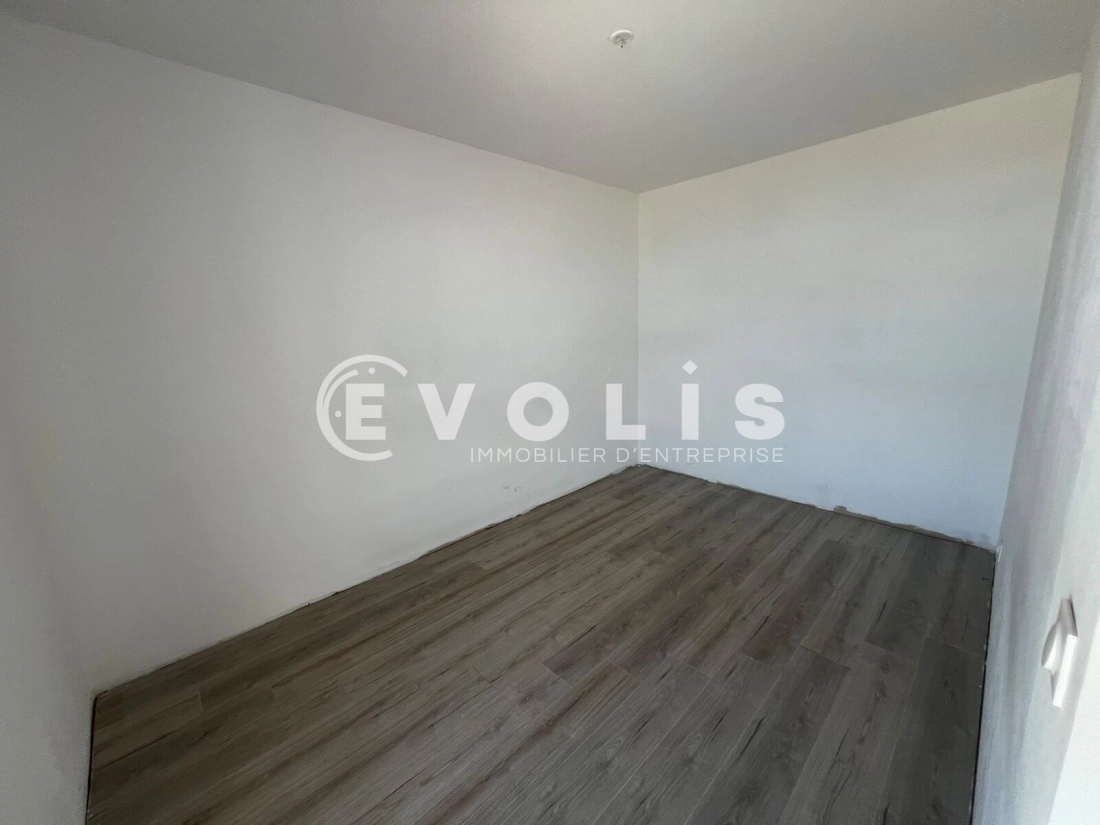 Photo 11 – location Entrepôts / activités	CHASSIEU (69680)