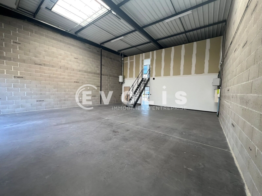 Photo 3 – location Entrepôts / activités	CHASSIEU (69680)
