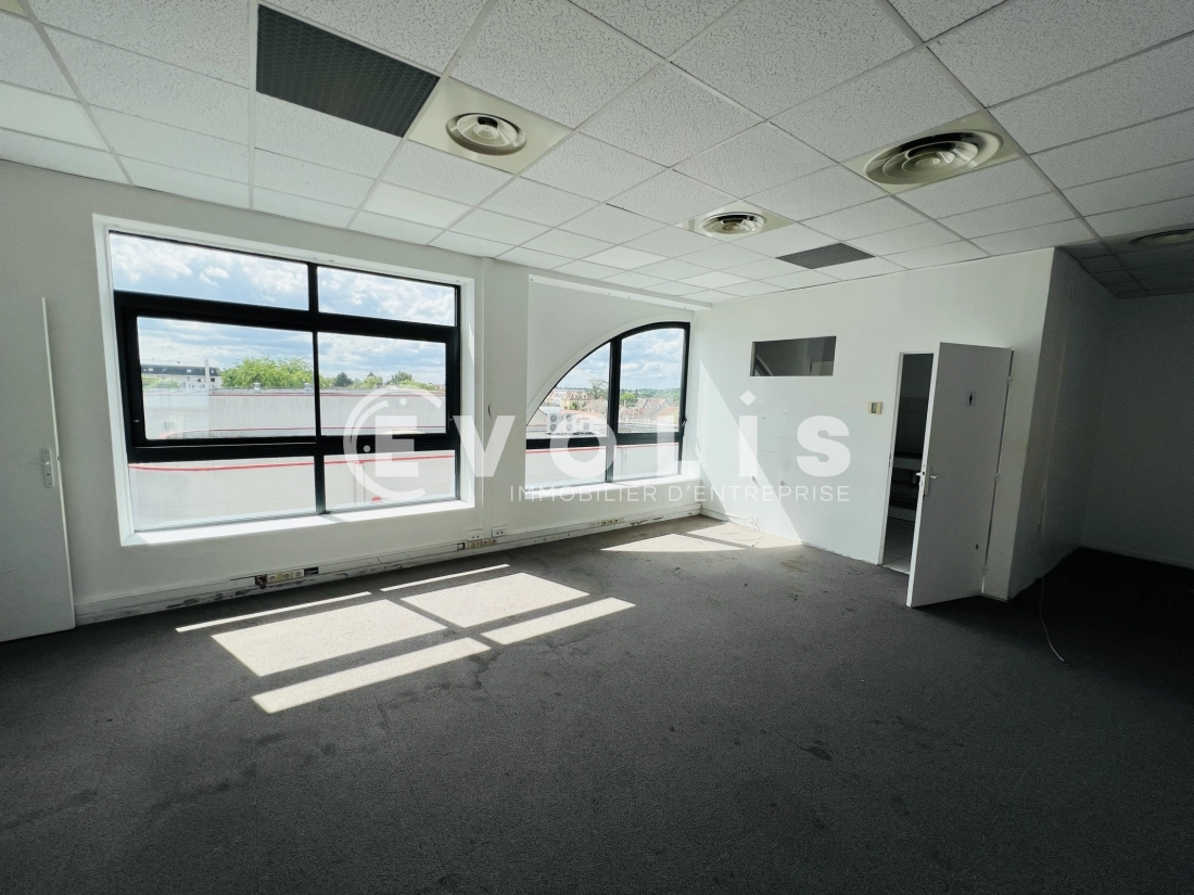 Photo 1 – location bureaux	PONTAULT COMBAULT (77340)