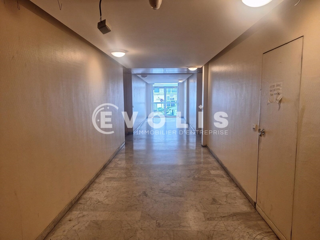 Photo 12 – vente bureaux	PARIS (75018)
