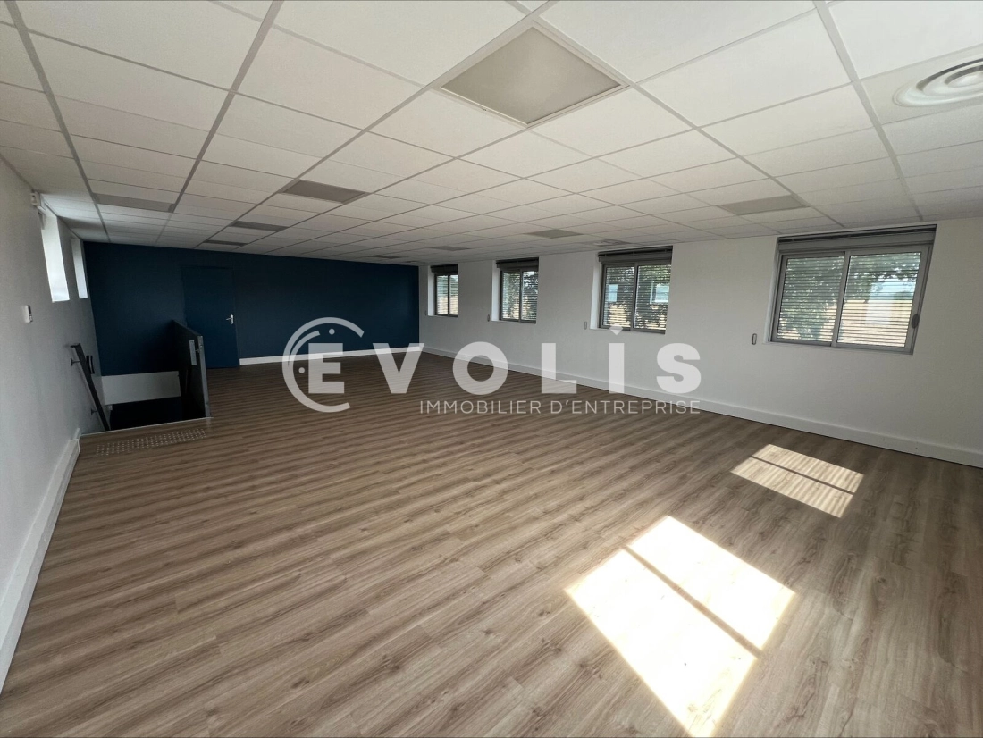 Photo 7 – location Entrepôts / activités	MIRIBEL (01700)