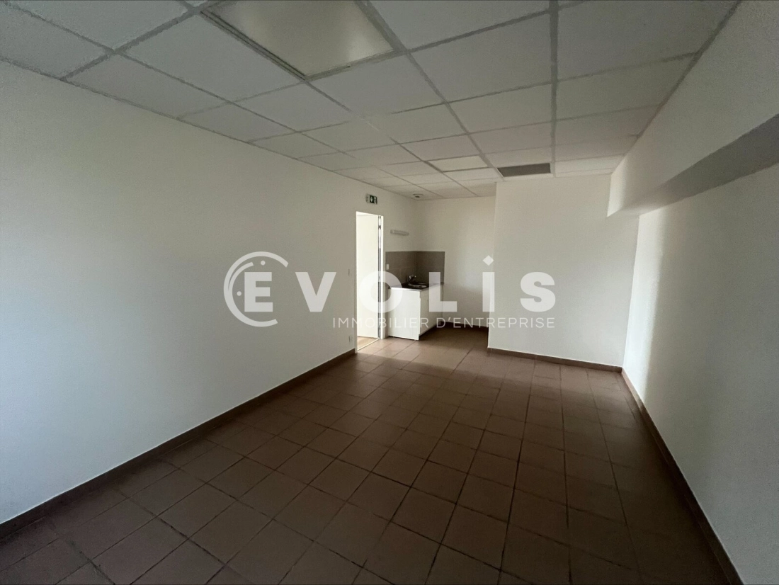 Photo 10 – location Entrepôts / activités	MIRIBEL (01700)