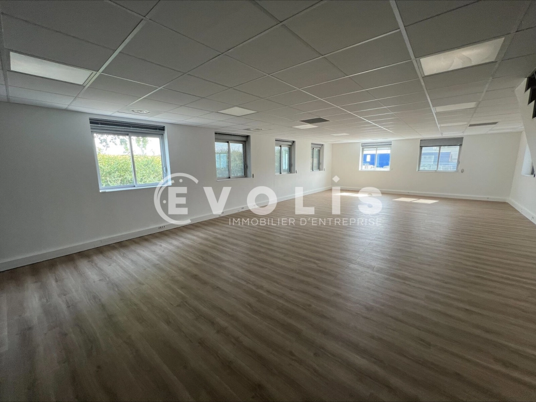 Photo 8 – location Entrepôts / activités	MIRIBEL (01700)