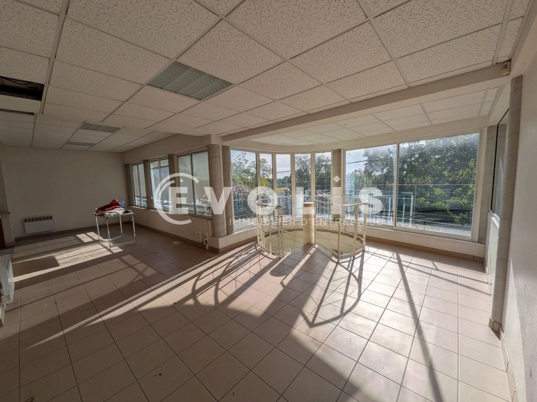 Photo 11 – vente Entrepôts / activités	LANSAC (33710)