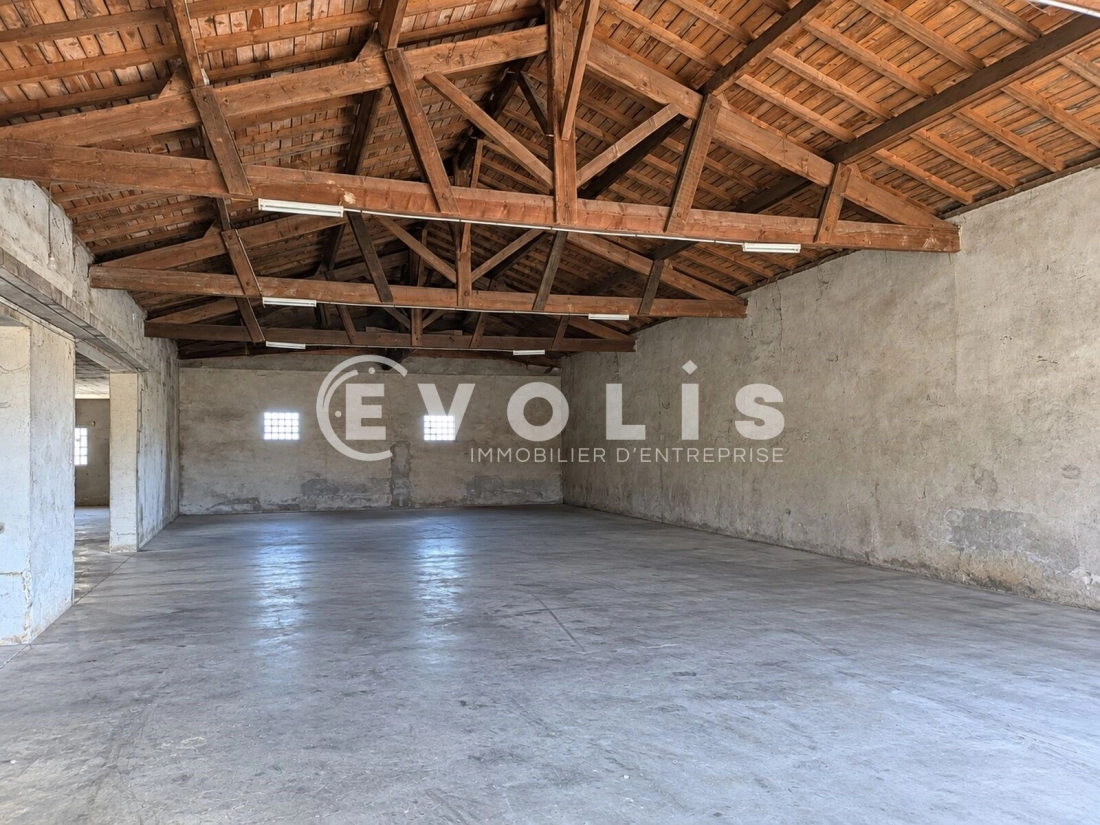 Photo 1 – vente Entrepôts / activités	LANSAC (33710)