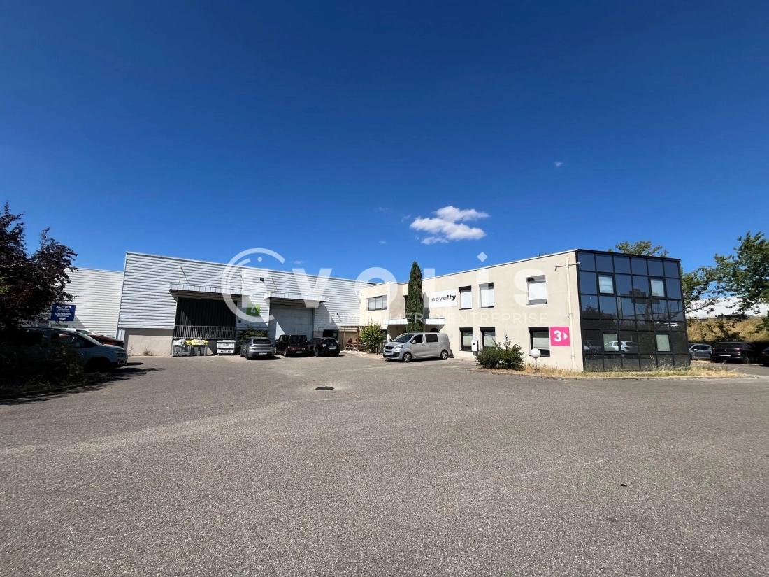 Photo 1 – location Entrepôts / activités	CHASSIEU (69680)
