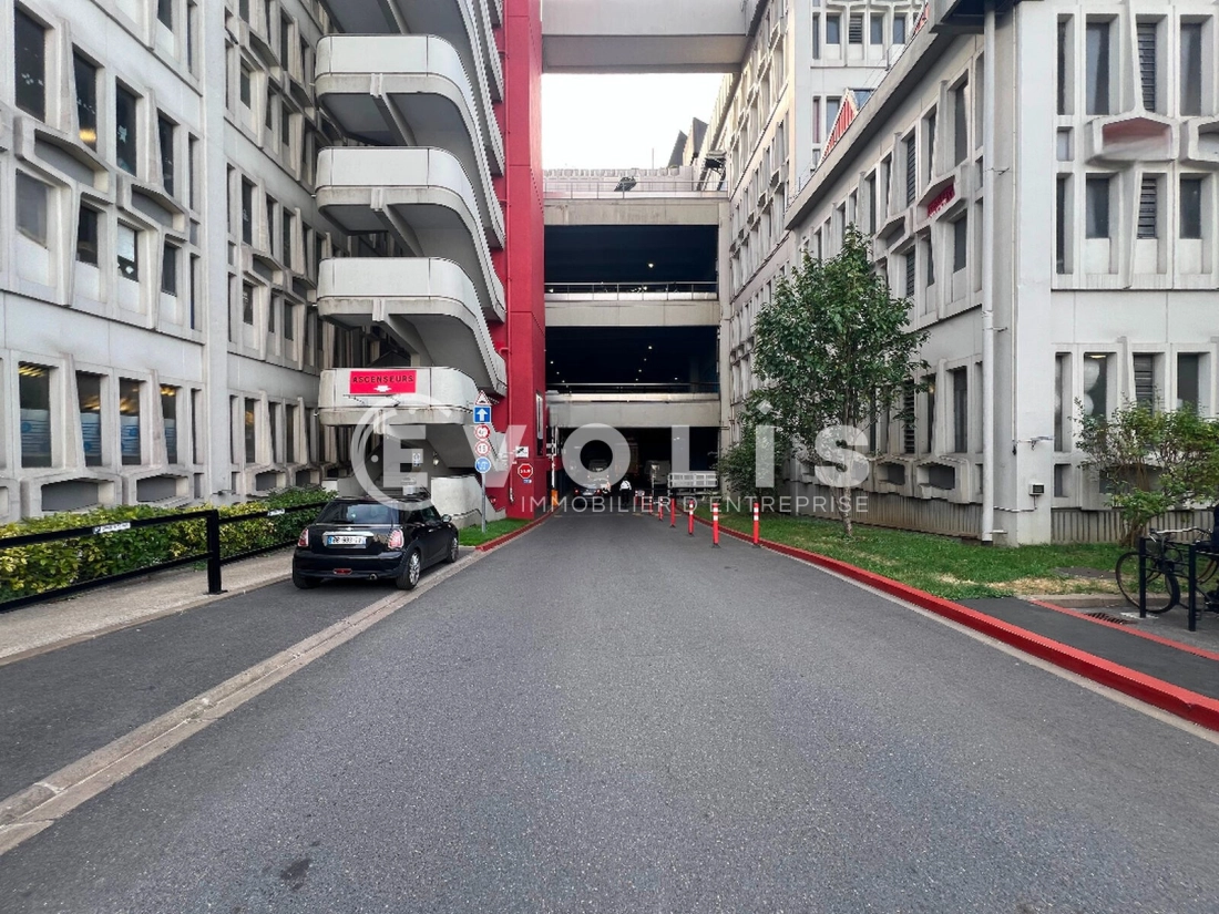 Photo 2 – location Entrepôts / activités	MONTREUIL (93100)