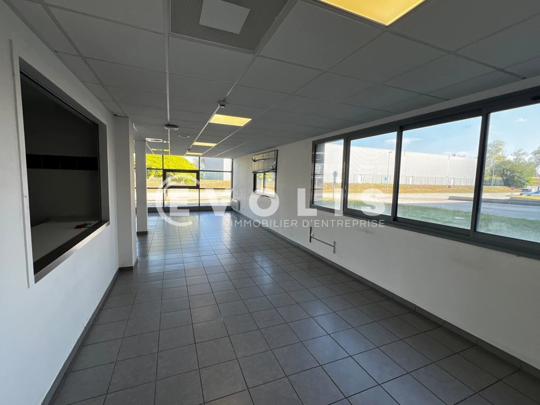 Photo 13 – location Entrepôts / activités	SAINT PRIEST (69800)