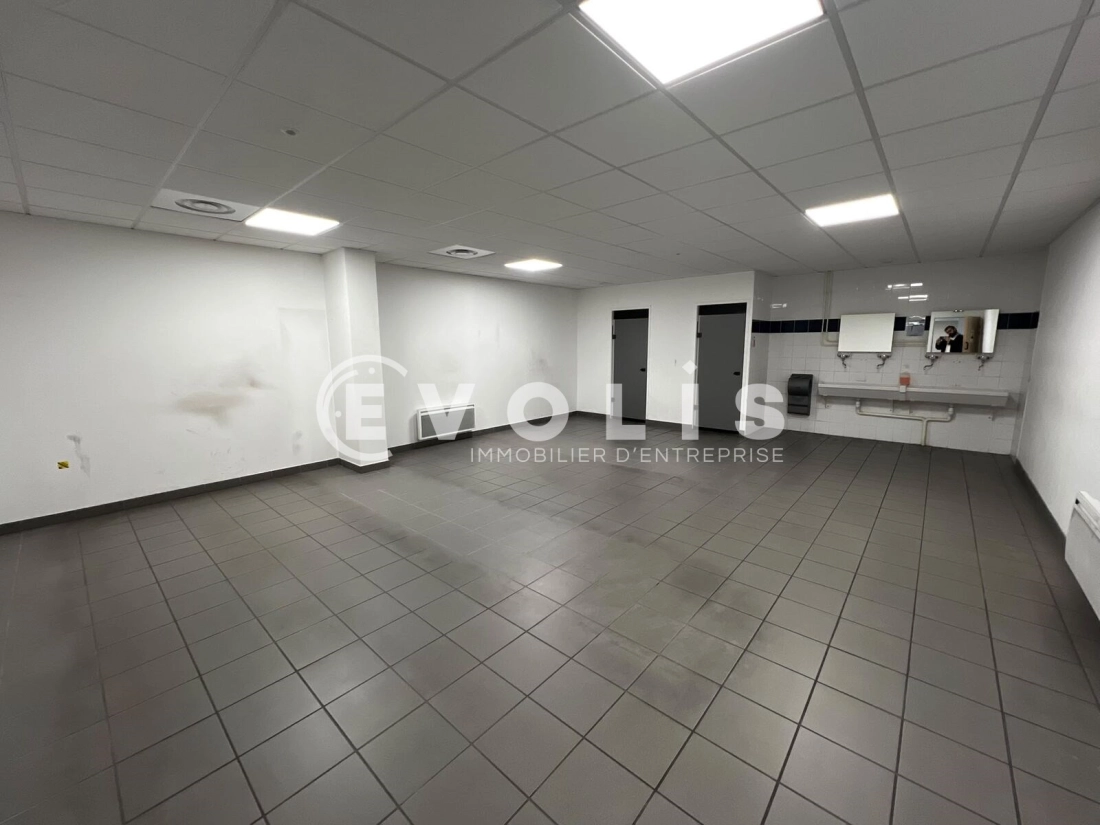 Photo 8 – location Entrepôts / activités	SAINT PRIEST (69800)