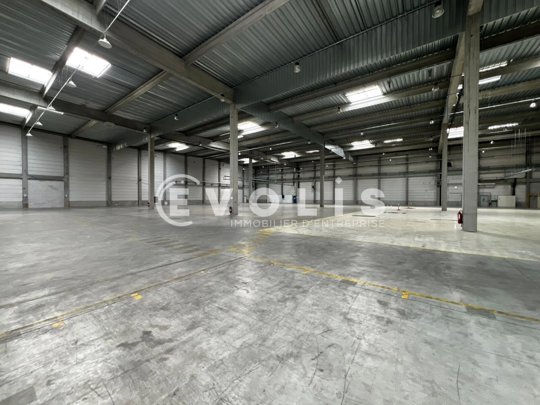 Photo 4 – location Entrepôts / activités	SAINT PRIEST (69800)